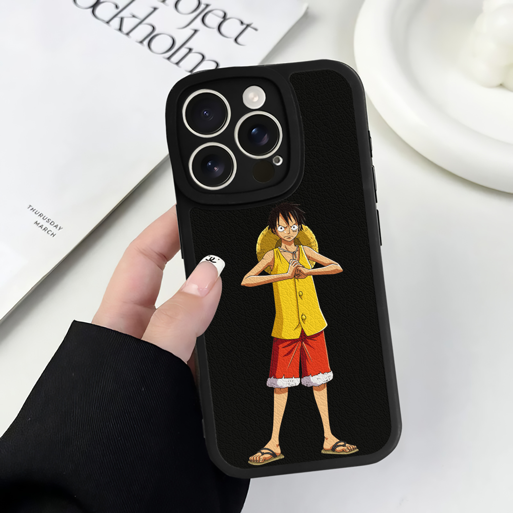 （画像用） ワンピース モンキー・D・ルフィ ONE PIECE Monkey D. Luffy 【iPhone 16シリーズ対応】シリコンスマホケース（レザー調） 材質：シリコン